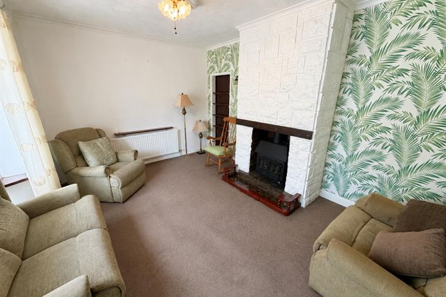 59, Cartmel Crescent, Oldham photo 2