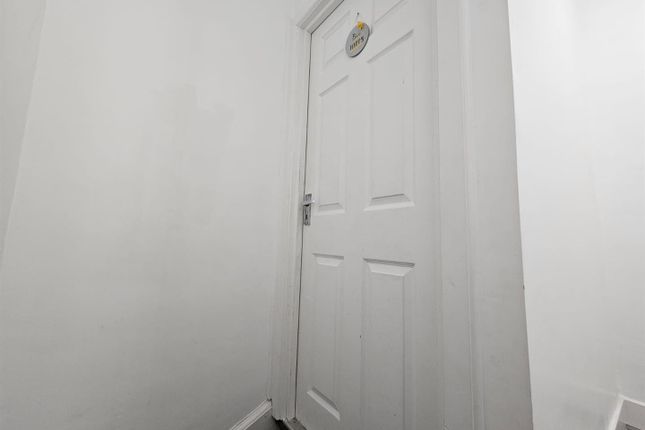 Flat 6, 43, Handsworth Wood Road, Birmingham photo 3