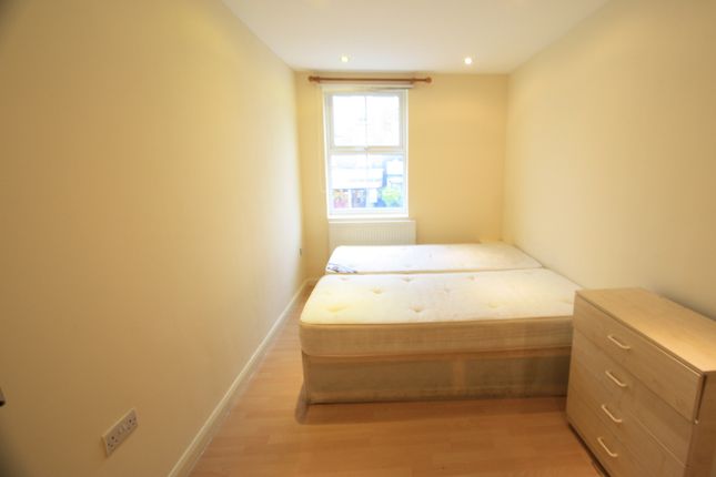 Thumbnail Room to rent in Lavender Hill, London