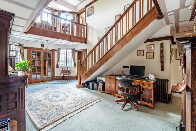 31, Abbotswood, Guildford photo 2
