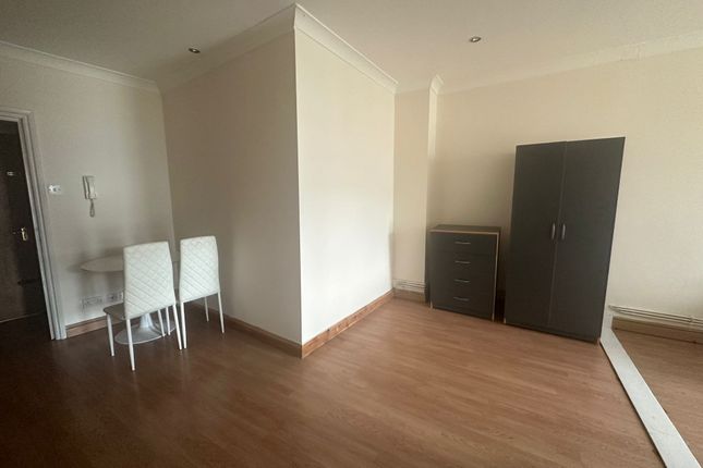 Thumbnail Flat to rent in Flat D - 142 Holloway Road, London