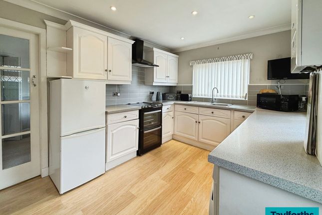 16 Myrtle Grove, Barnoldswick photo 3