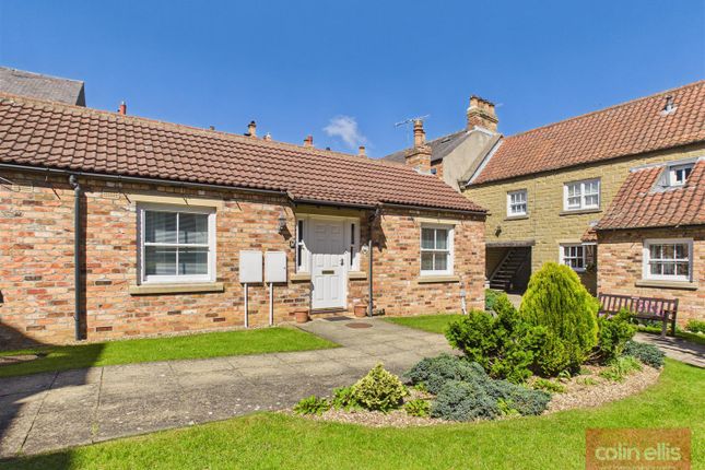 39, Strawberry Court, Scalby Road, Scarborough photo 2
