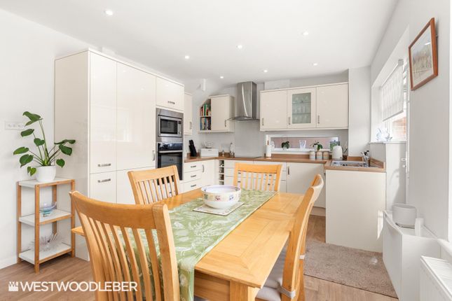 66, Granville Gardens, Hoddesdon photo 4