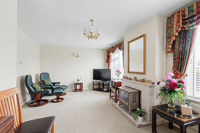 14, Ash Grove, Nottingham photo 2