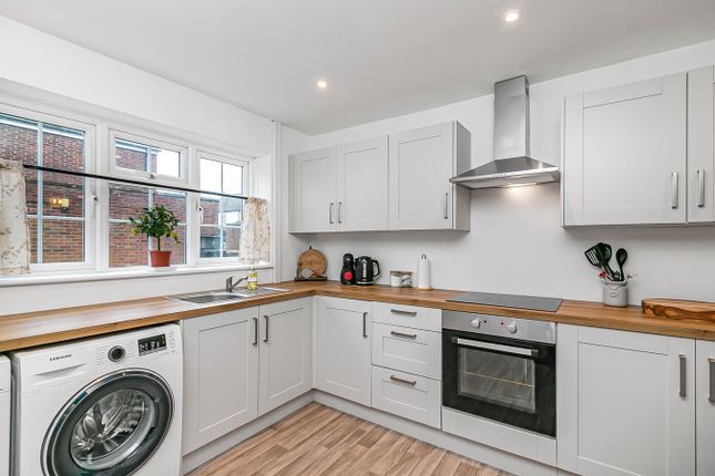 49, Alleyns Road, Stevenage photo 2