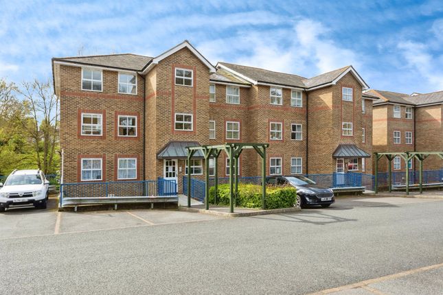Thumbnail Flat for sale in River Bank Close, Maidstone
