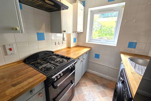 4, Shelley Court, WALTHAM ABBEY photo 3