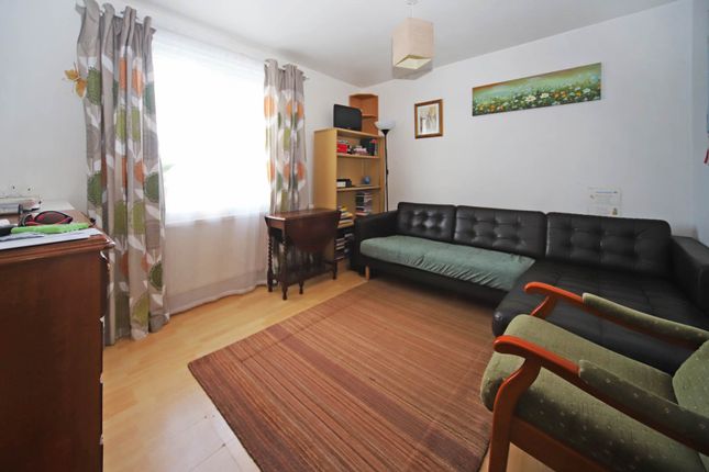 51, Rosebery Way, Tring photo 2