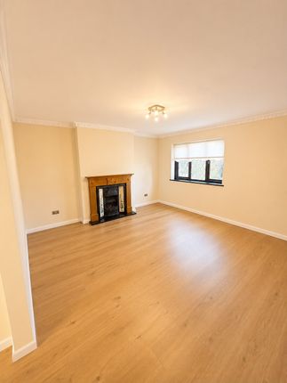 23 Bryn Isaf, Llanelli photo 4
