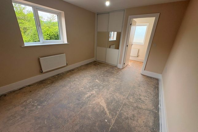 27, Belper photo 4