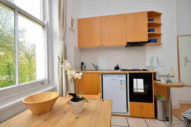 Flat 14, 48 Penywern Road, Earls Court photo 4