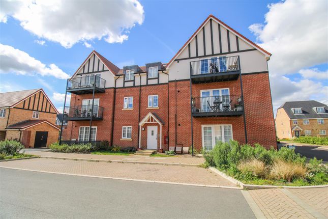 Flat for sale in Plover Crescent, Harlow