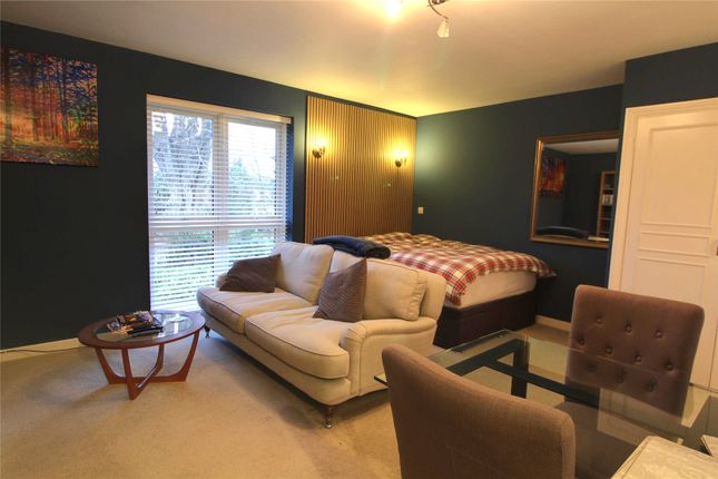 49, Postern Green, Middlesex photo 4