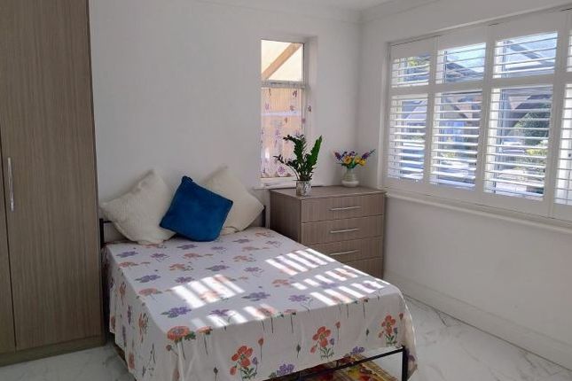 Ellerman Avenue, Twickenham photo 2