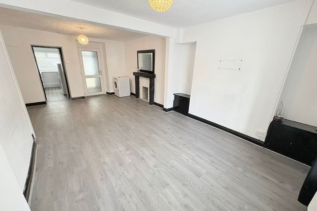 2 Grenfell Town, Swansea photo 4