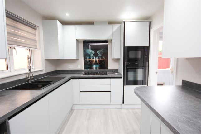 10, Cleeve Way, Wellingborough photo 3