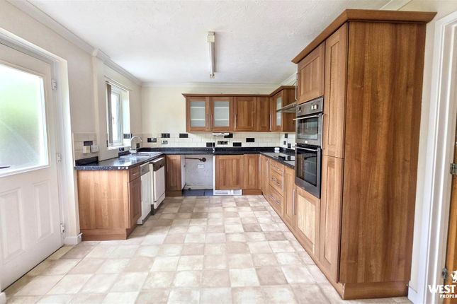 8, Havard Close, Haverfordwest photo 3
