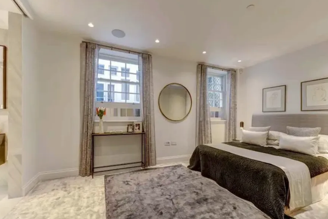 Mews house for sale in Clabon Mews, London