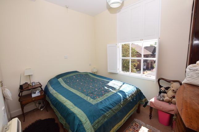Flat 9 Adams House, Alton photo 4