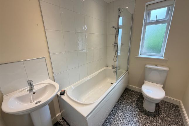 3 Wesley Court, Eastway, Scarborough photo 3