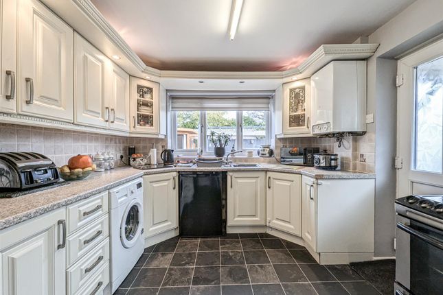 26, Heathmoor Avenue, Warrington photo 4