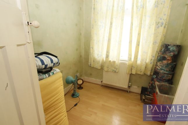 2 Mafeking Road, London photo 2