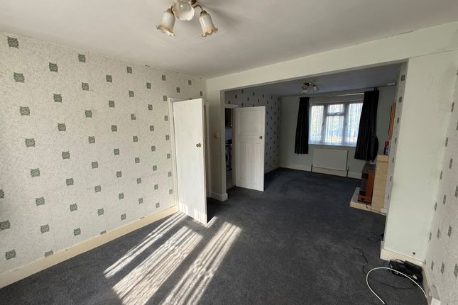 110 Heathview Road, Grays photo 4