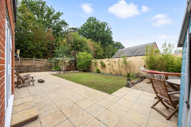 9 John Ireland Way, Pulborough photo 3