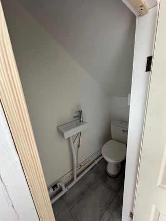 Jesmond Avenue, Wembley photo 3
