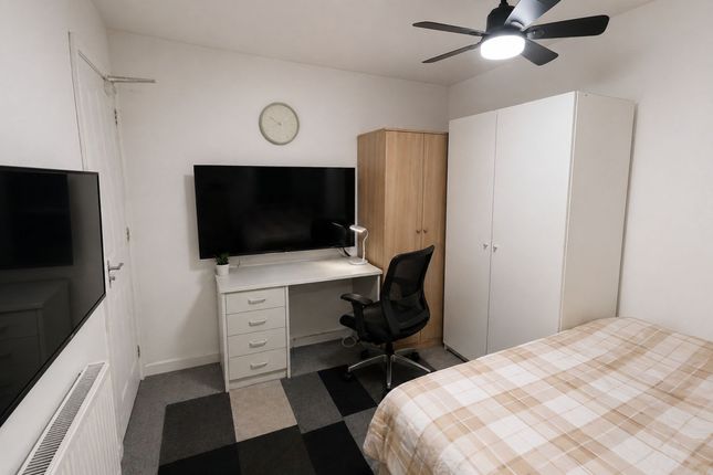 Room 2, 269 St. Agnells Lane, Hemel Hempstead photo 3
