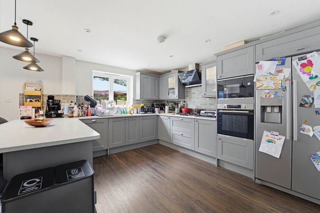 30, Cowley Avenue, Chertsey photo 3