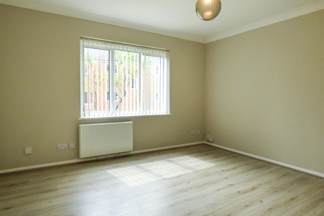 10, Tyssen Place, South Ockendon photo 2