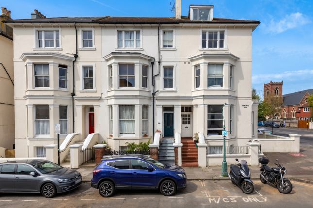 Studio flat on 72 Hova Villas, Hove, £1,350/mo