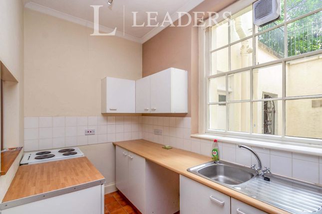 Basement Flat, 5, Berkeley Place, Cheltenham photo 3