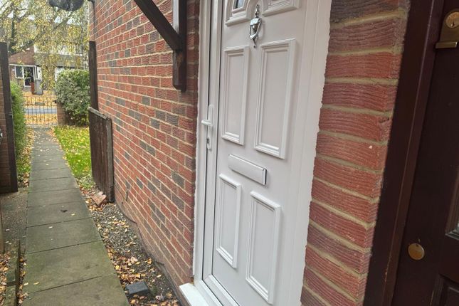 17A, Knolton Way, Slough photo 4
