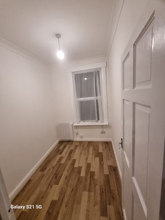 Flat to rent in Elgin Road, Ilford
