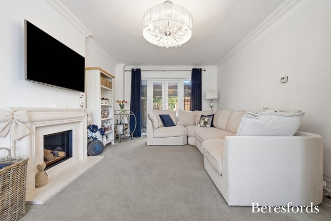 152, Woodlands Park Drive, Essex photo 4