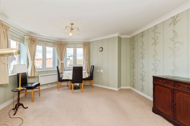 31, Pearl Court, Croft Road, Aylesbury photo 3