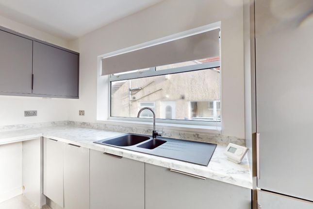 15, Westfield Mount, Leeds photo 4