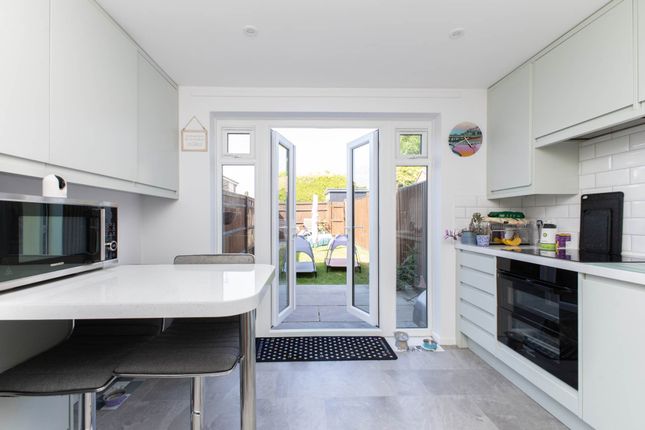3, Fenhurst Close, Horsham photo 4