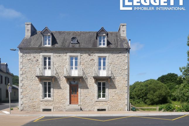 Villa for sale in Locmaria-Berrien, Finistère, Bretagne
