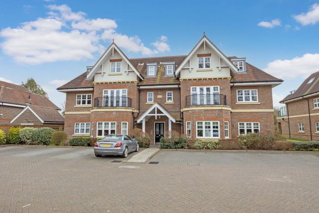 2-bed flat on 16 South Riding, Shoppenhangers Road, Maidenhead, £415,000