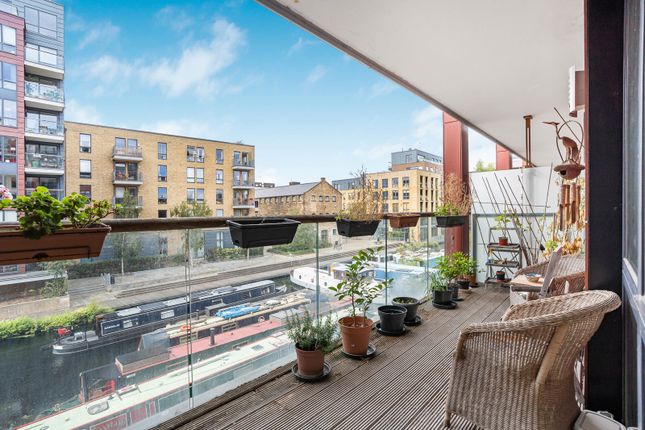Flat 36, Canal Wharf, 305, Kingsland Road, London photo 3