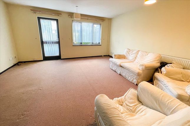 Deerhurst Close, Feltham photo 4