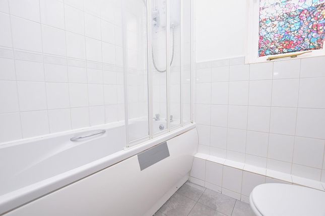 8, Sparks Close, Dagenham photo 5
