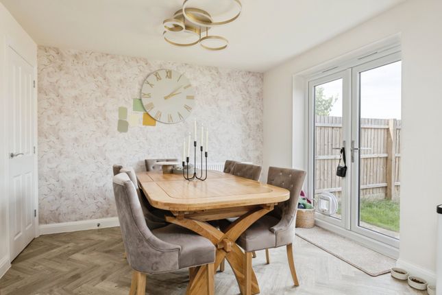 19, Angel Close, Norfolk photo 3