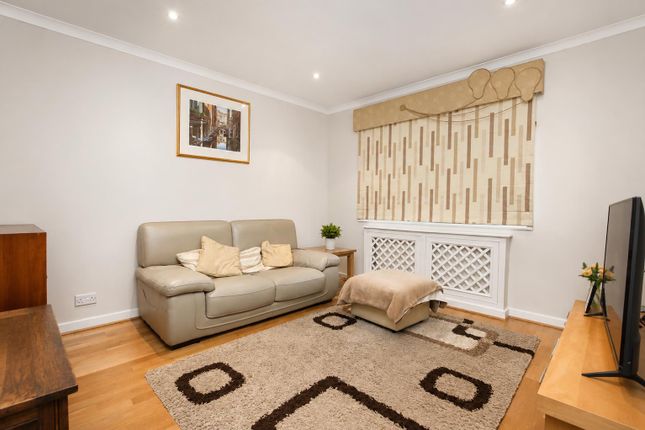 8, Sheraton Close, Elstree Borehamwood photo 4