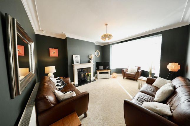 29, Allderidge Avenue, Hull photo 4