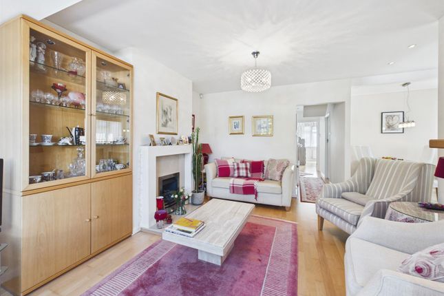126, Pavilion Way, Ruislip photo 3